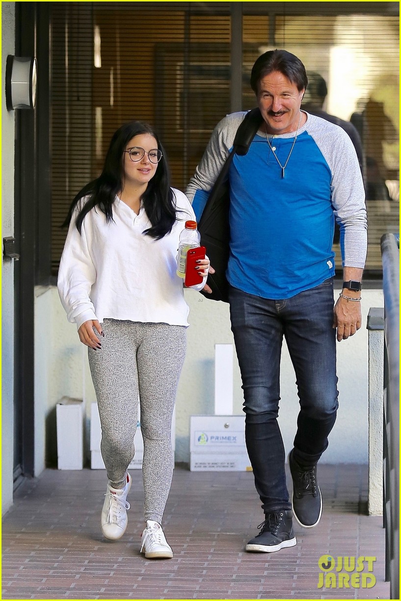 ariel winter is all smiles while spending the day with her dad 05