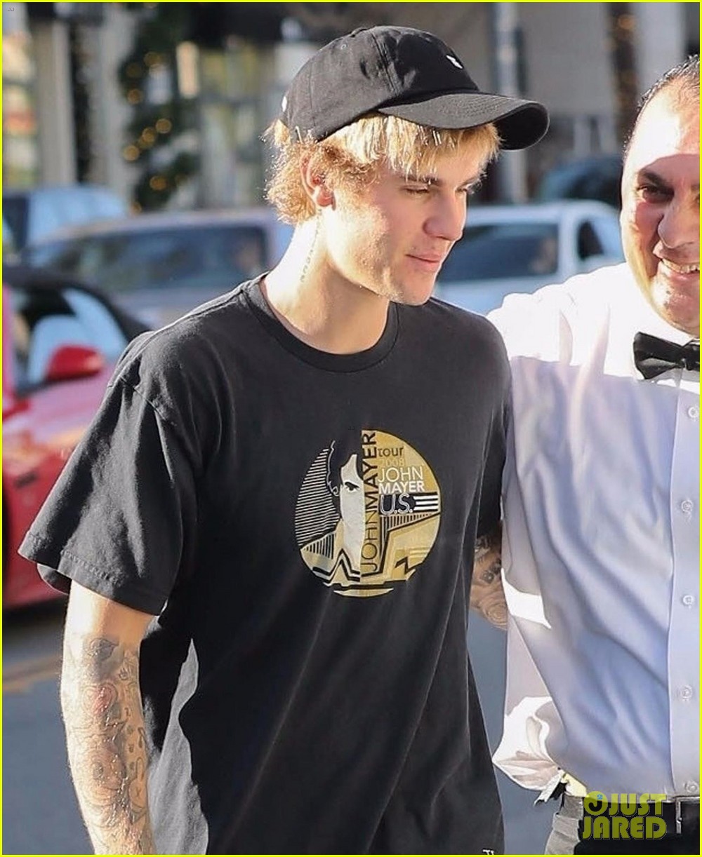 justin bieber gets lunch in beverly hills after a morning hike 10