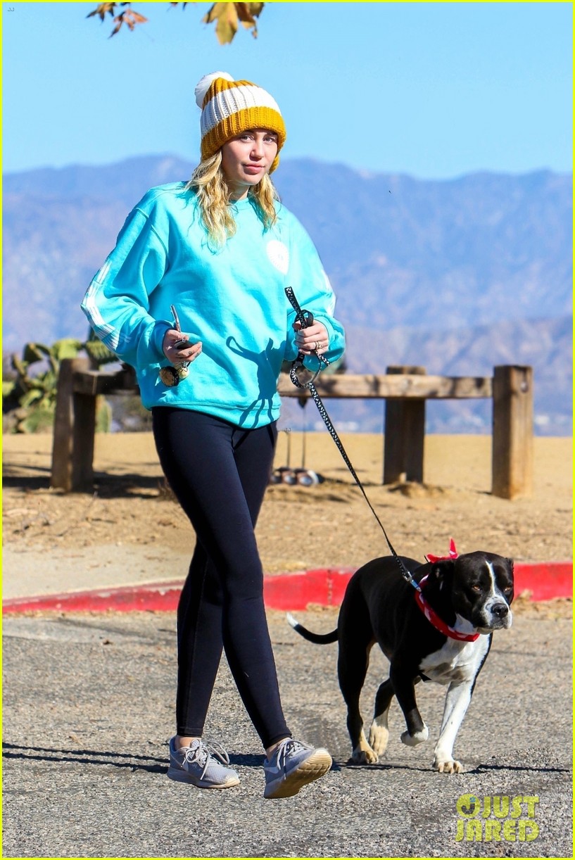 miley cyrus and pup mary jane step out for a hike in la 01