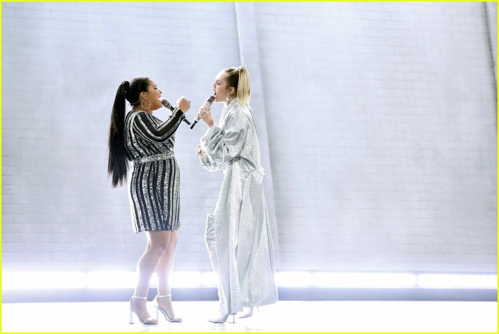 miley cyrus sings wrecking ball with brooke simpson the voice 06