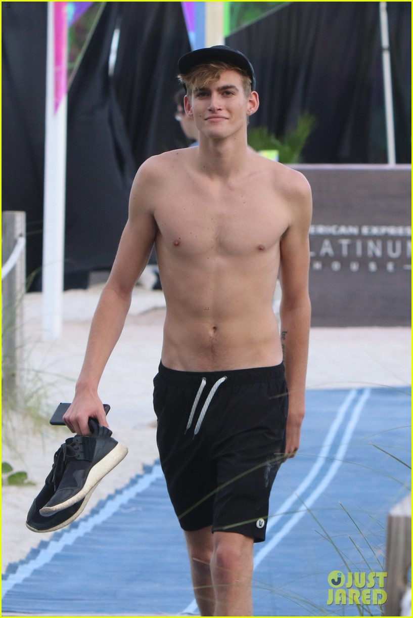 presley gerber flaunts his abs while going shirtless at the beach 17