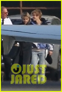selena gomez justin bieber jet out of town together 01