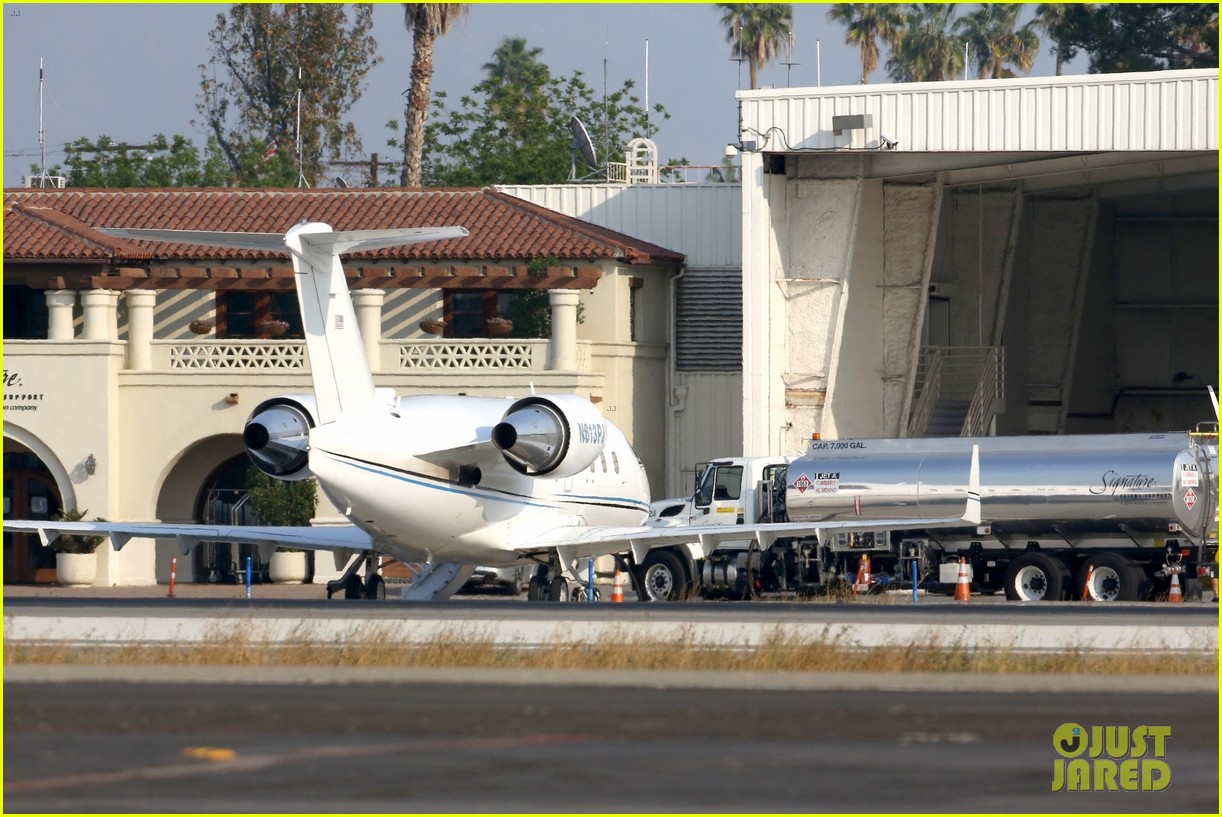 selena gomez justin bieber jet out of town together 08