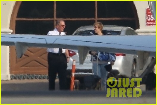 selena gomez justin bieber jet out of town together 09