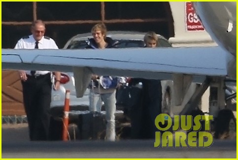 selena gomez justin bieber jet out of town together 11