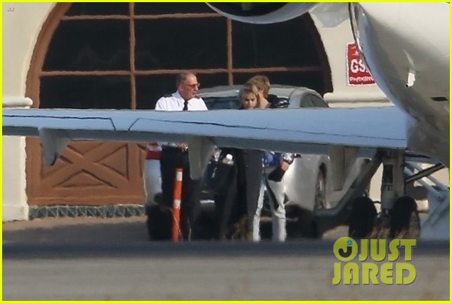 selena gomez justin bieber jet out of town together 12
