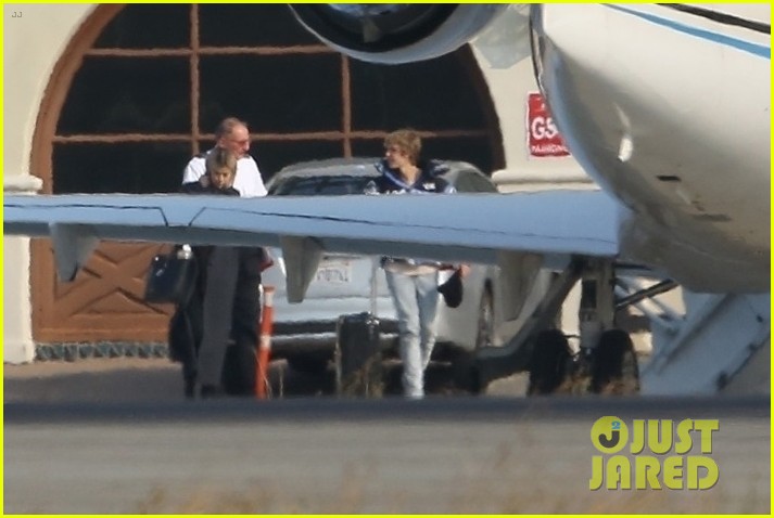 selena gomez justin bieber jet out of town together 18