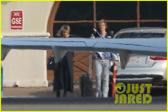 selena gomez justin bieber jet out of town together 19