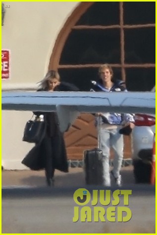selena gomez justin bieber jet out of town together 21