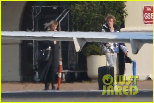 selena gomez justin bieber jet out of town together 24