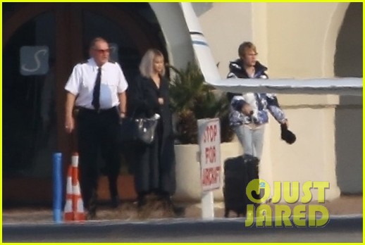 selena gomez justin bieber jet out of town together 27