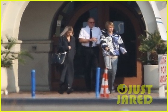 selena gomez justin bieber jet out of town together 28