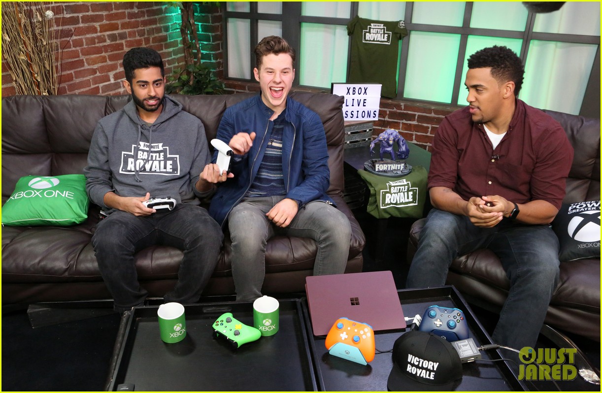nolan gould joins xbox live sessions to play fortnite 04
