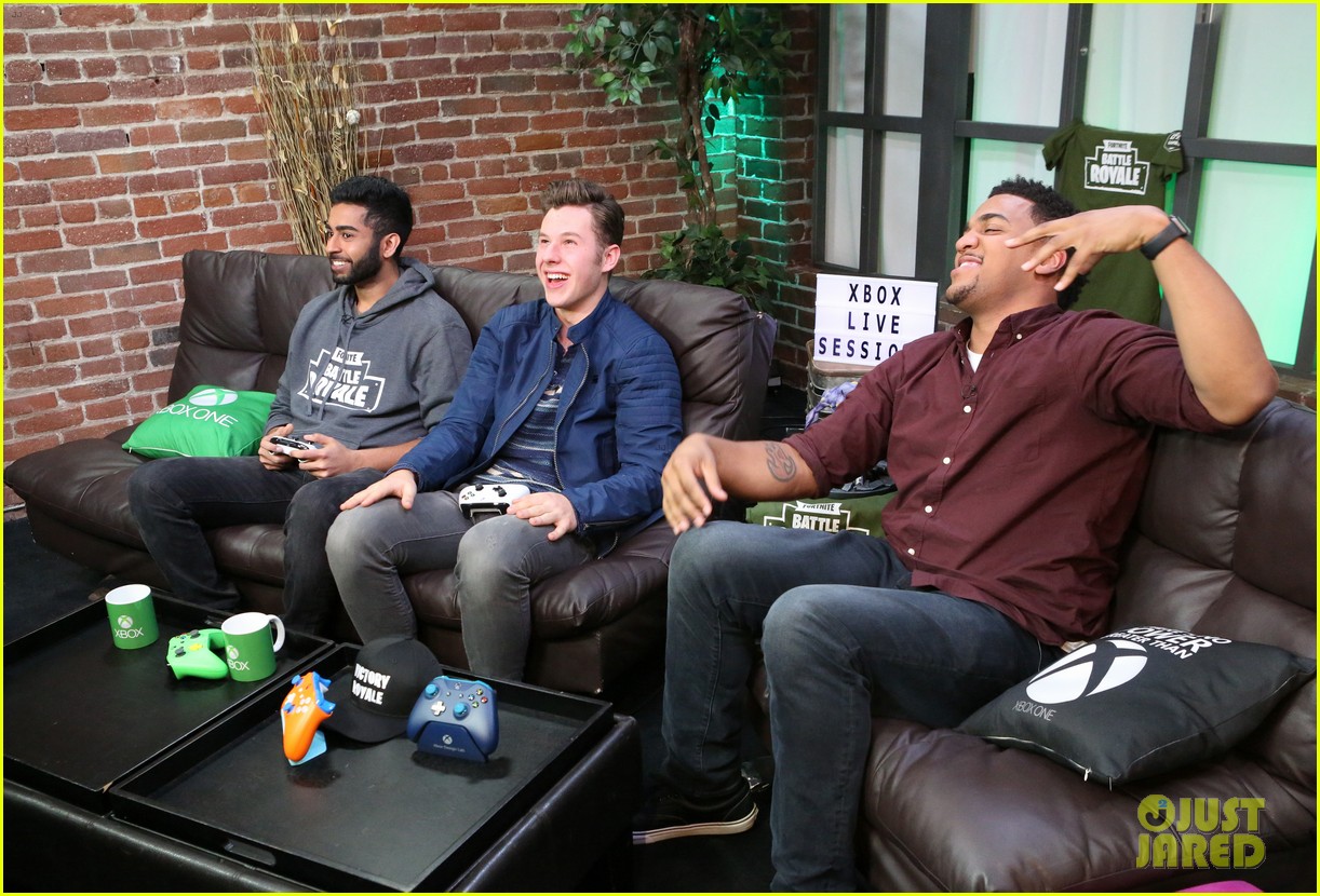 nolan gould joins xbox live sessions to play fortnite 07