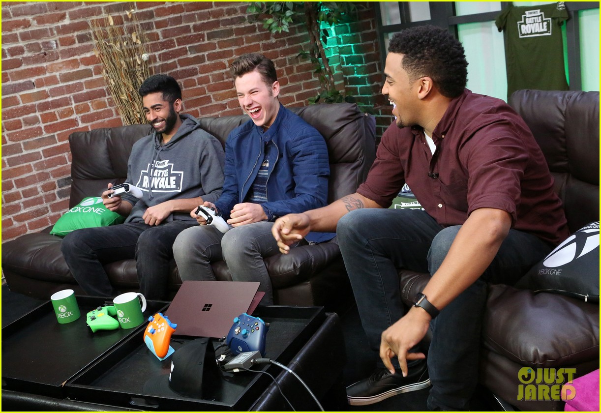 nolan gould joins xbox live sessions to play fortnite 12