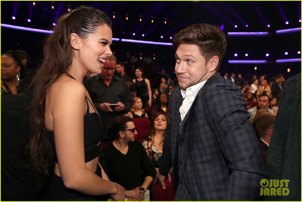 niall horan calls hailee steinfeld the loveliest person on the planet2 01