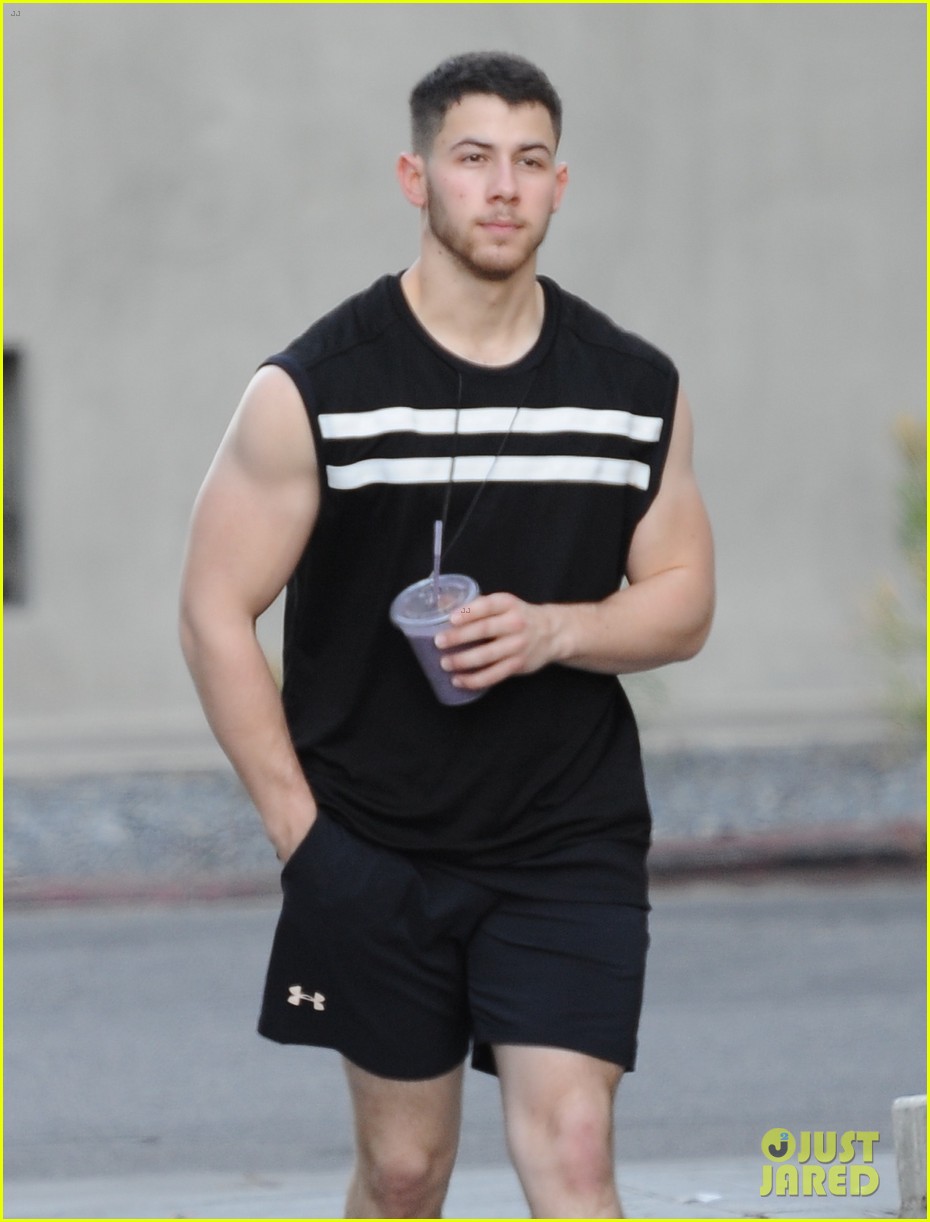 nick jonas workouts are clearly paying off 03