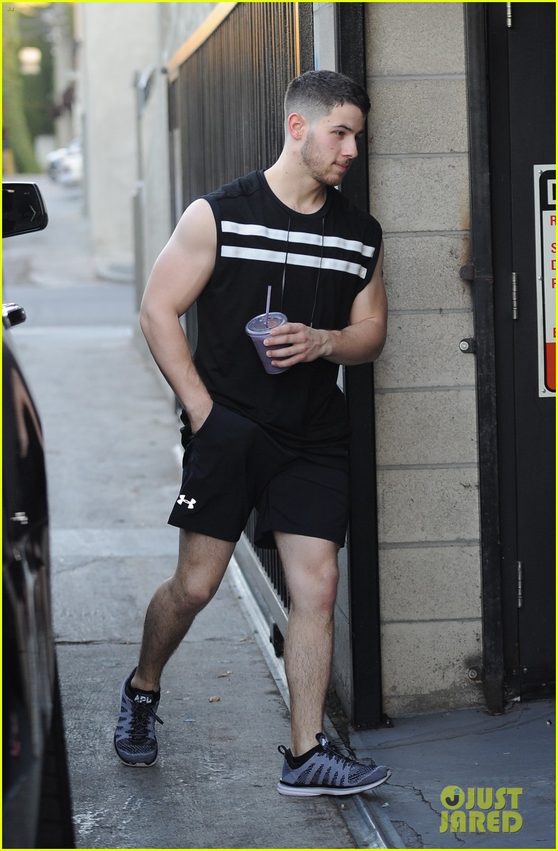 nick jonas workouts are clearly paying off 12