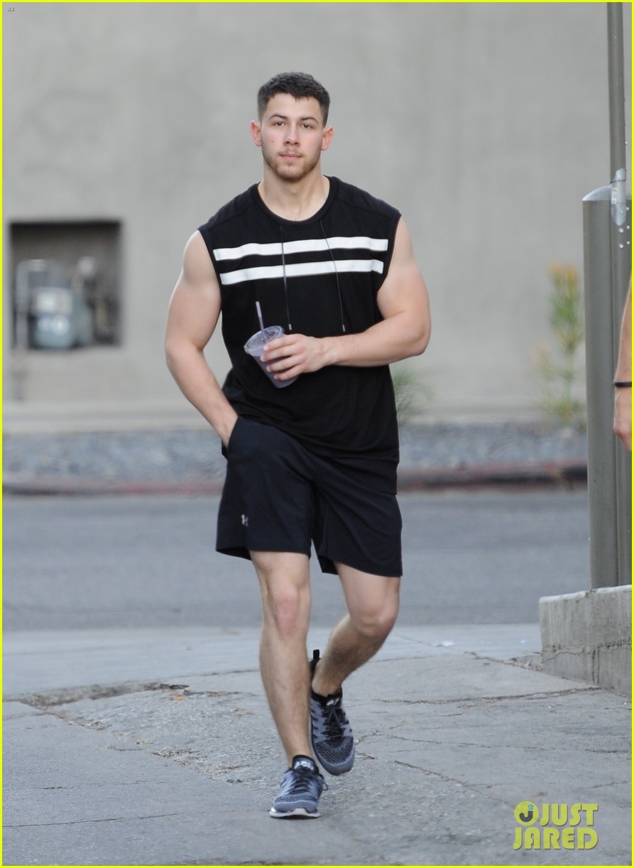 nick jonas workouts are clearly paying off 14