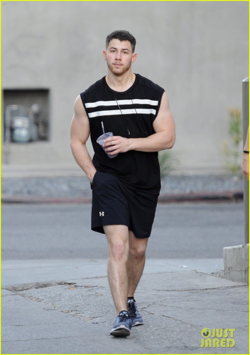 nick jonas workouts are clearly paying off 17