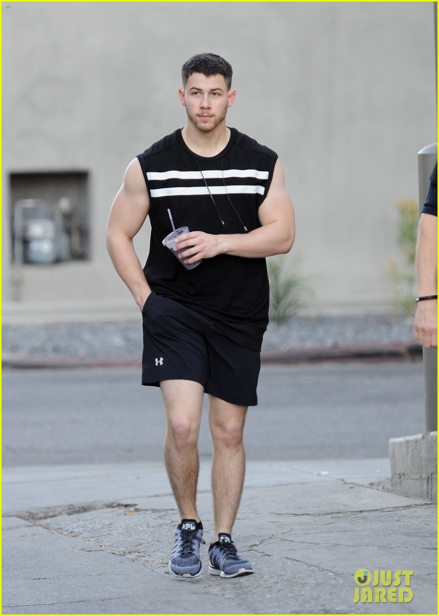 nick jonas workouts are clearly paying off 18