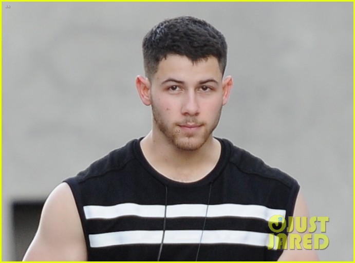 nick jonas workouts are clearly paying off 19