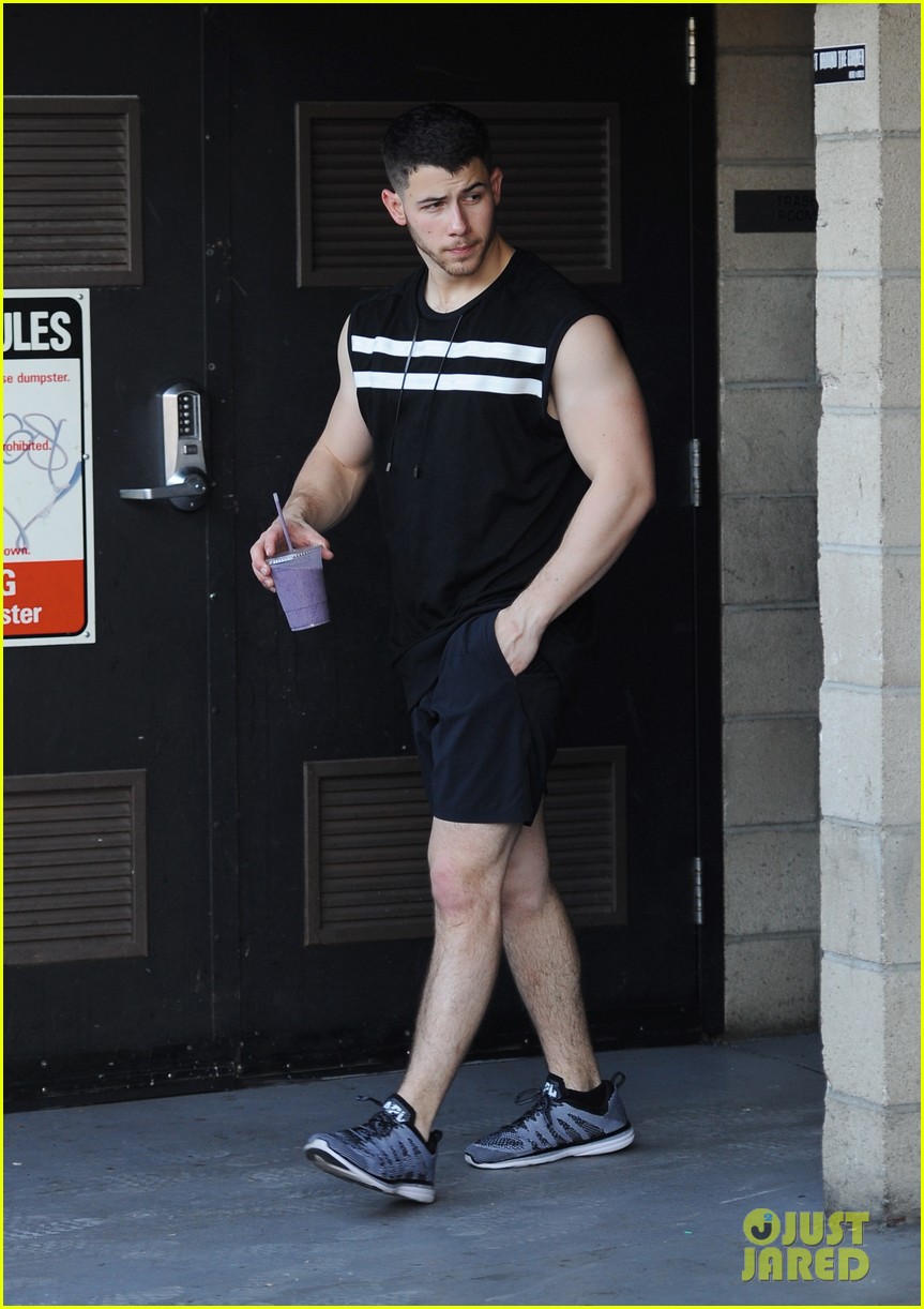 nick jonas workouts are clearly paying off 21