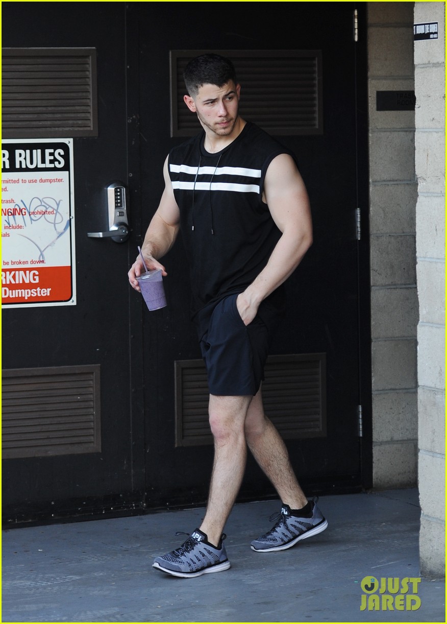nick jonas workouts are clearly paying off 23