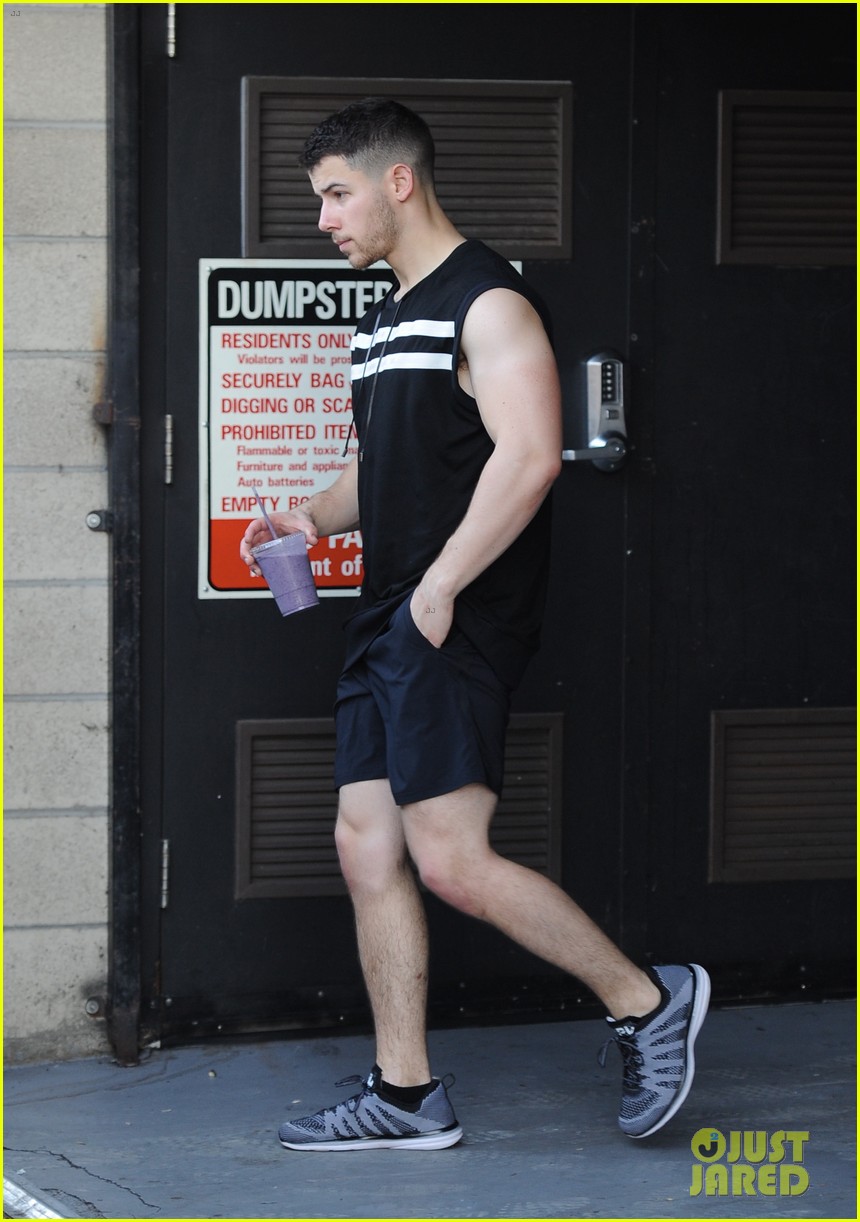 nick jonas workouts are clearly paying off 26