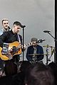 nick jonas surprises fans with performance of his golden globe nominated song 09