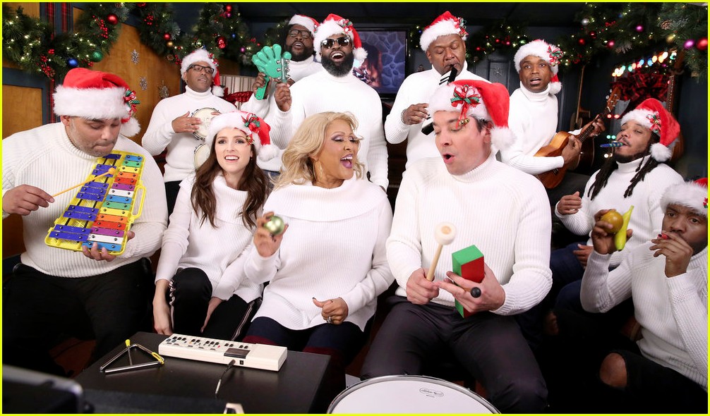 anna kendrick and jimmy fallon sing christmas with classroom instruments 04
