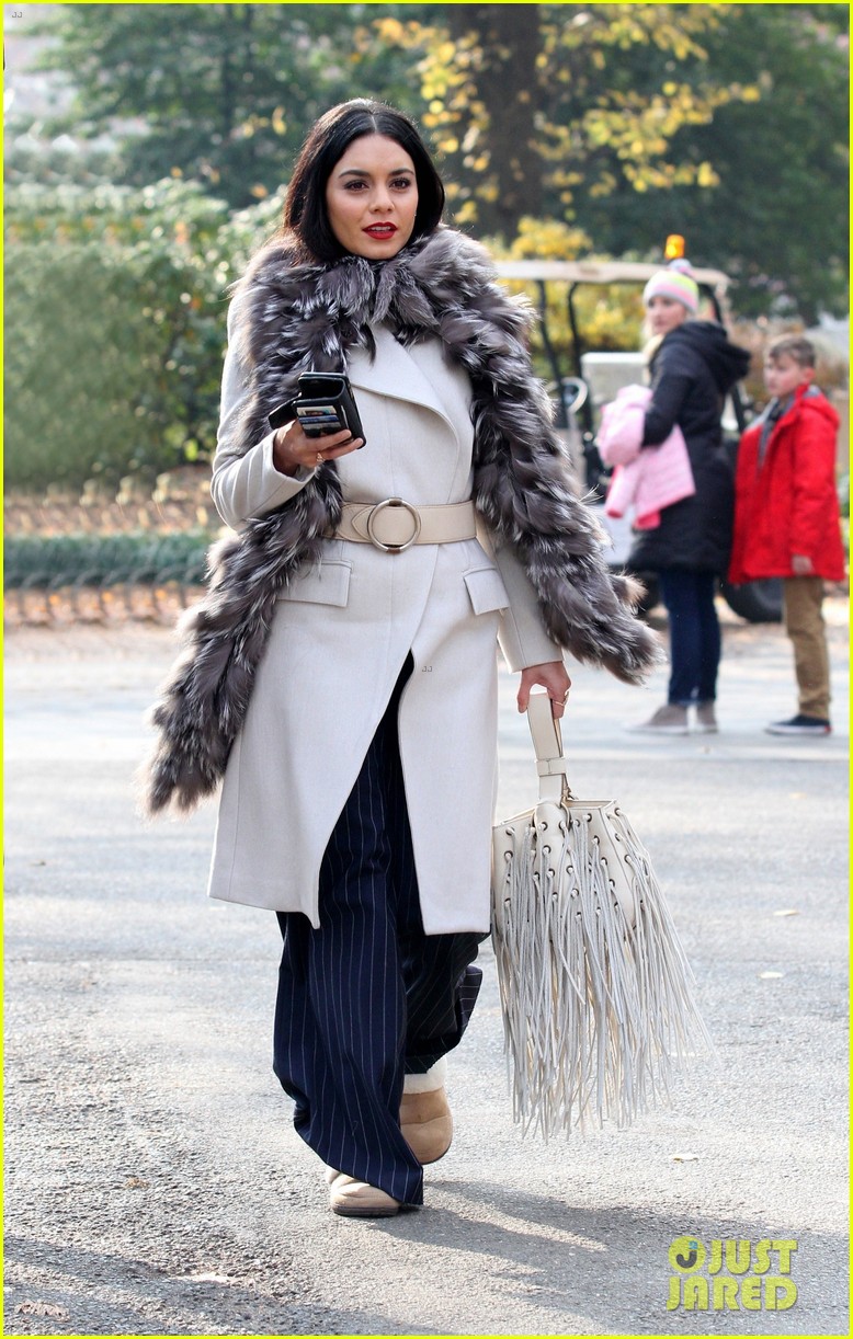 jennifer lopez and vanessa hudgens look chic on second act set 02