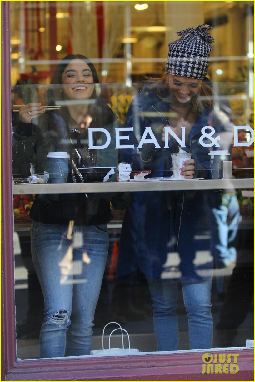 jennifer lopez and vanessa hudgens share a laugh at nyc cafe 01