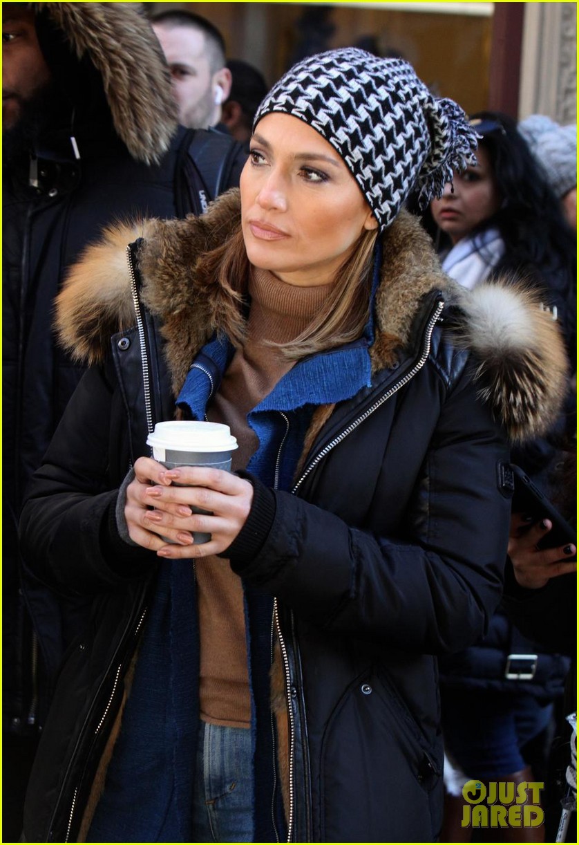 jennifer lopez and vanessa hudgens share a laugh at nyc cafe 04