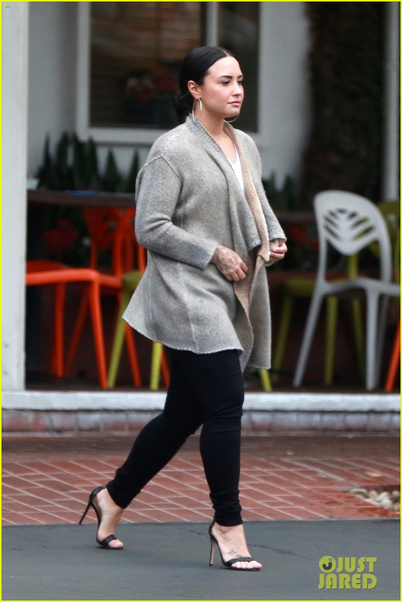 demi lovato steps out after sister madisons 16th birthday party2 01