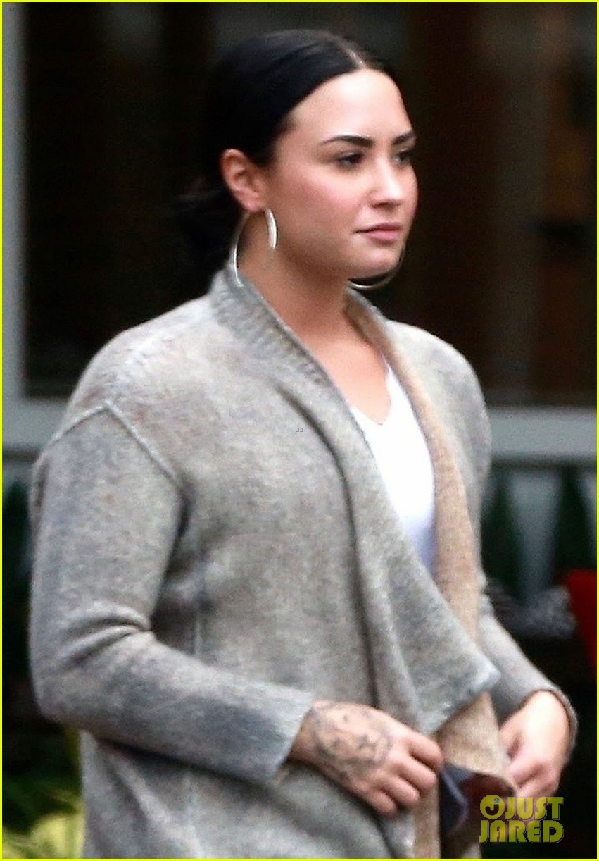demi lovato steps out after sister madisons 16th birthday party2 02