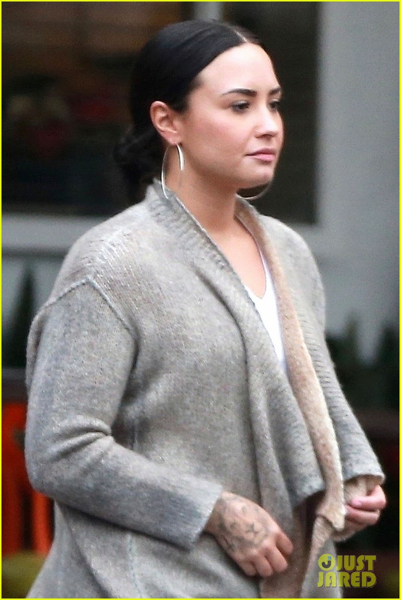 demi lovato steps out after sister madisons 16th birthday party2 04