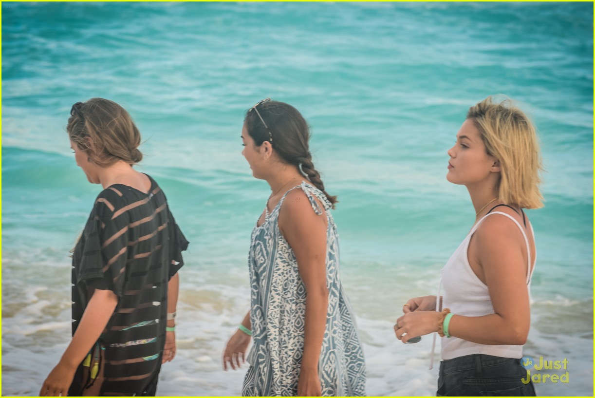 olivia holt besties cancun mexico vacation 07