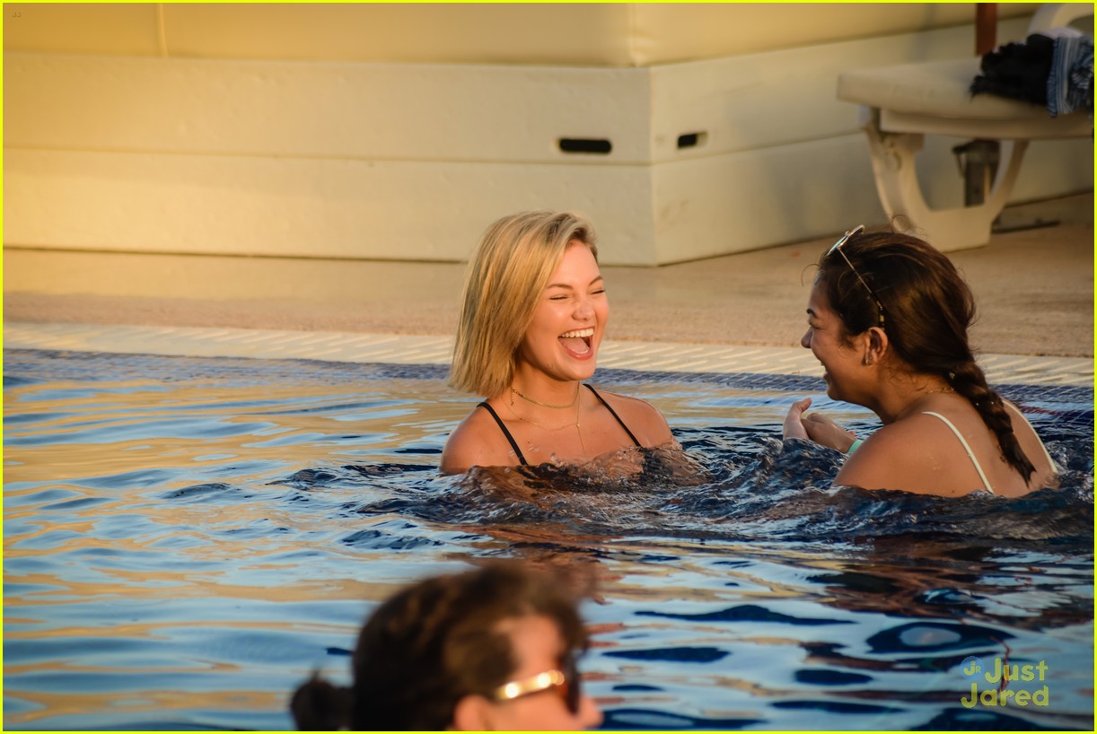 olivia holt besties cancun mexico vacation 17