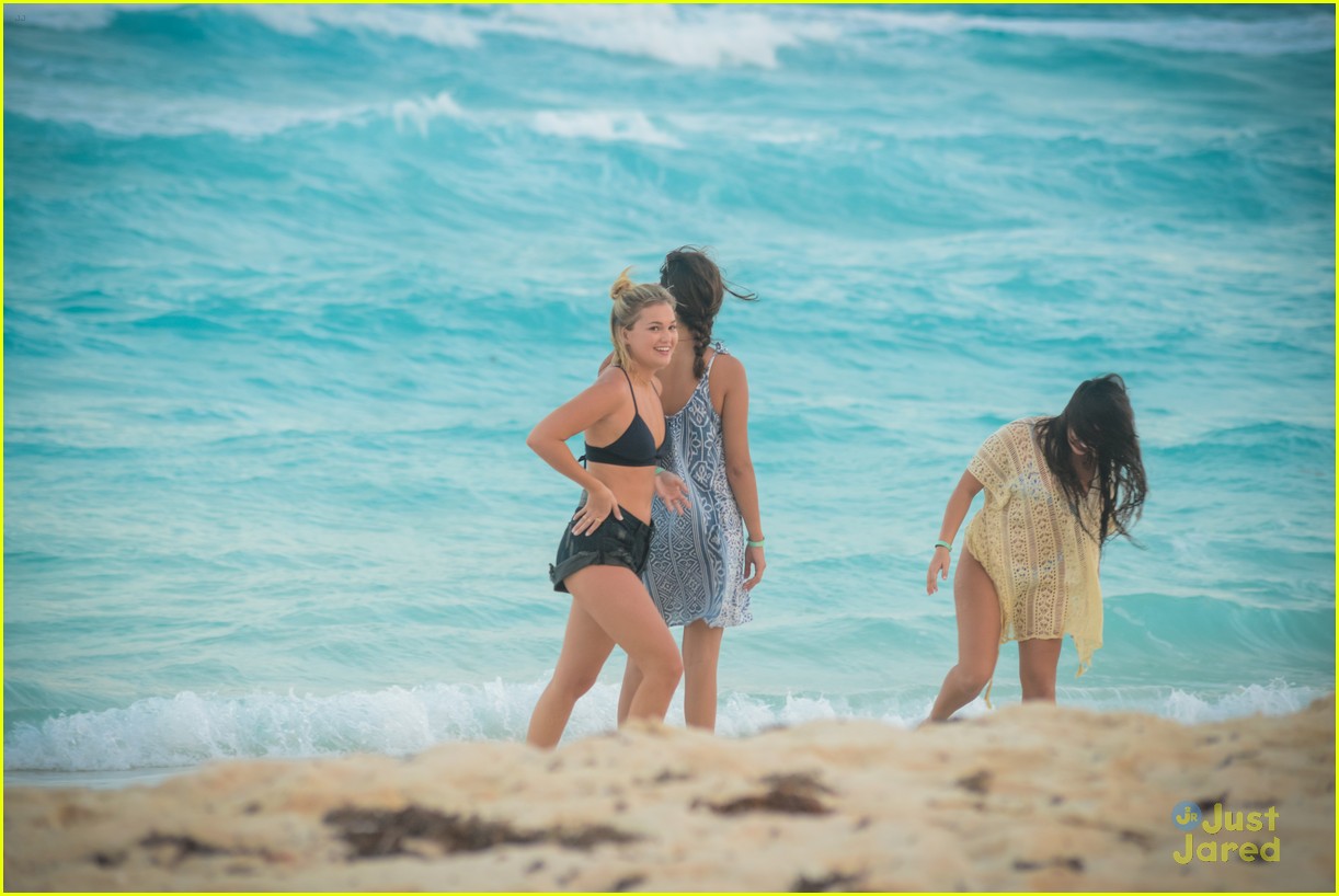 olivia holt besties cancun mexico vacation 44