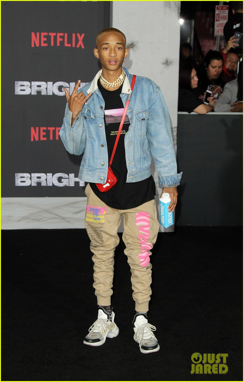 jaden smith supports his dad will at the premiere of bright 08