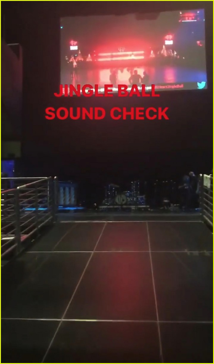 taylor swift takes fans inside jingle ball sound check 01