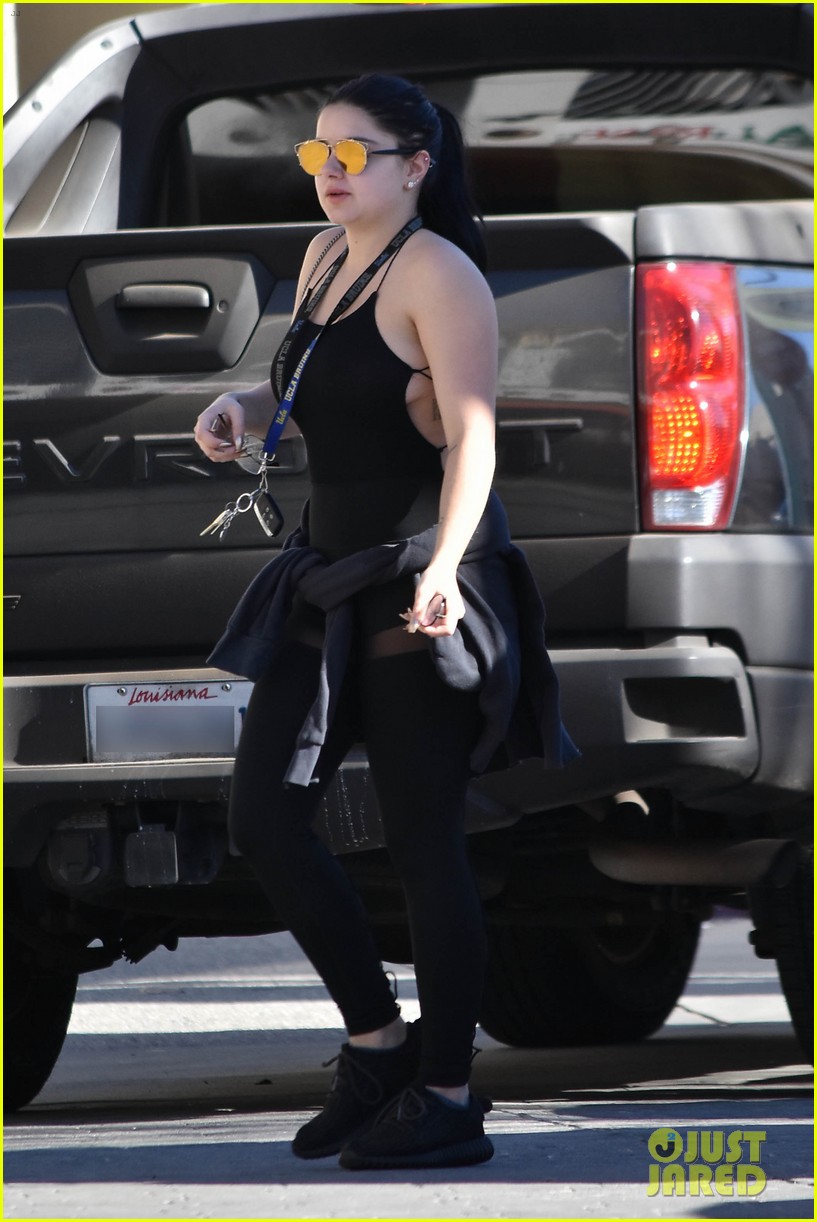 ariel winter kicks off her day with a workout 01