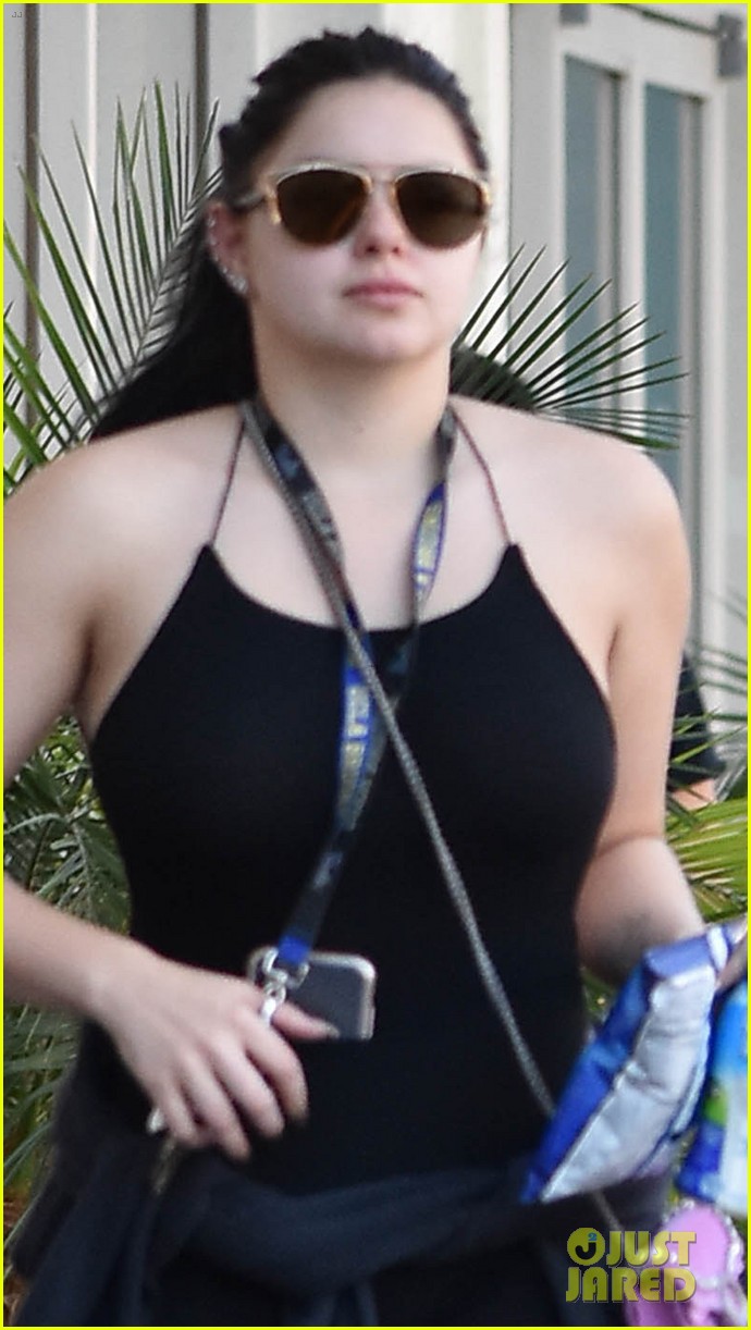 ariel winter kicks off her day with a workout 02