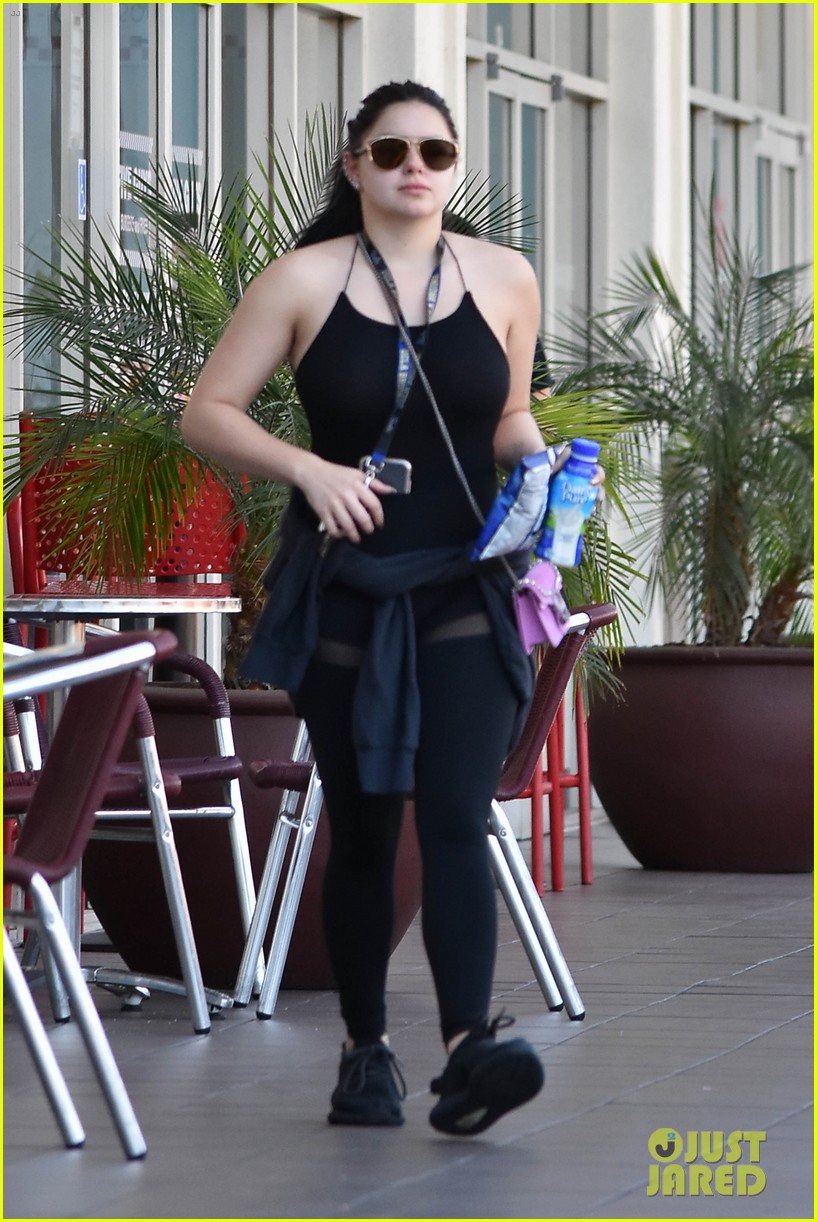 ariel winter kicks off her day with a workout 05