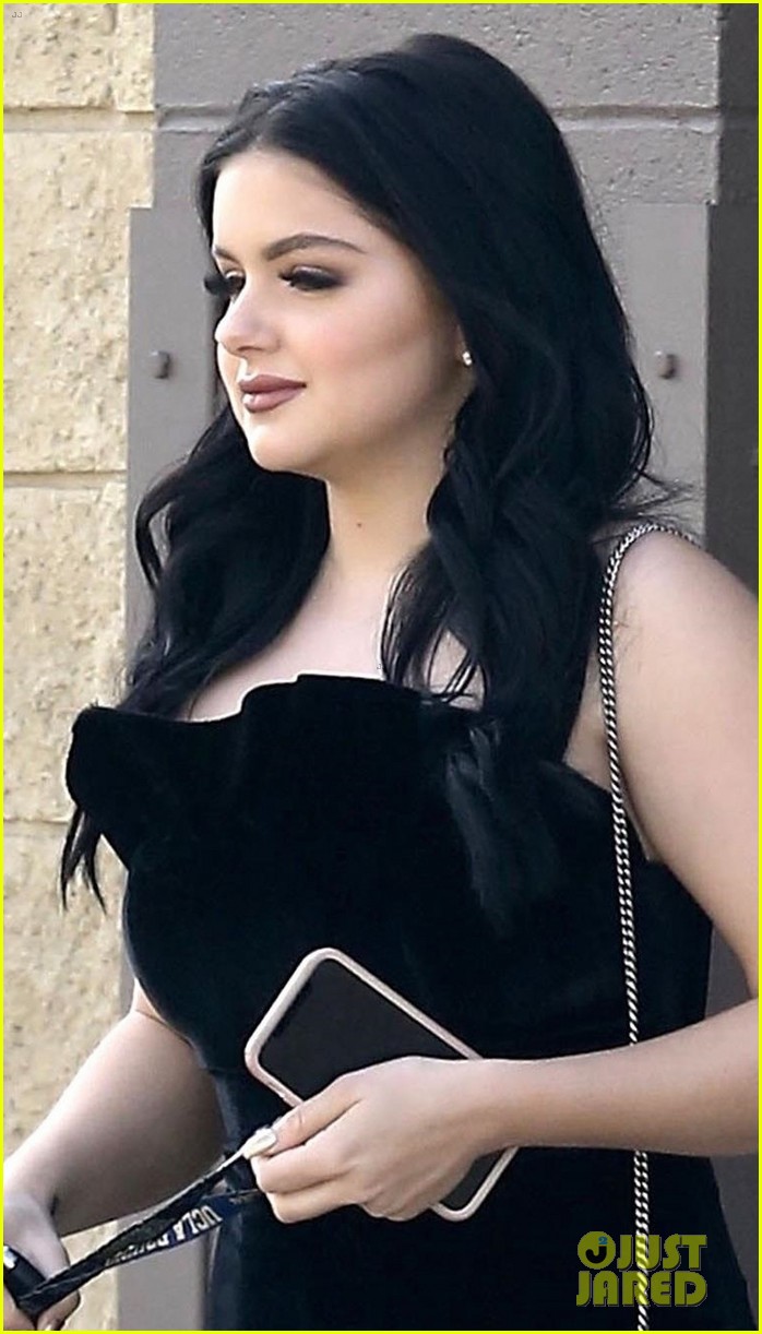 ariel winter goes sexy in lbd while out with boyfriend levi meaden 06