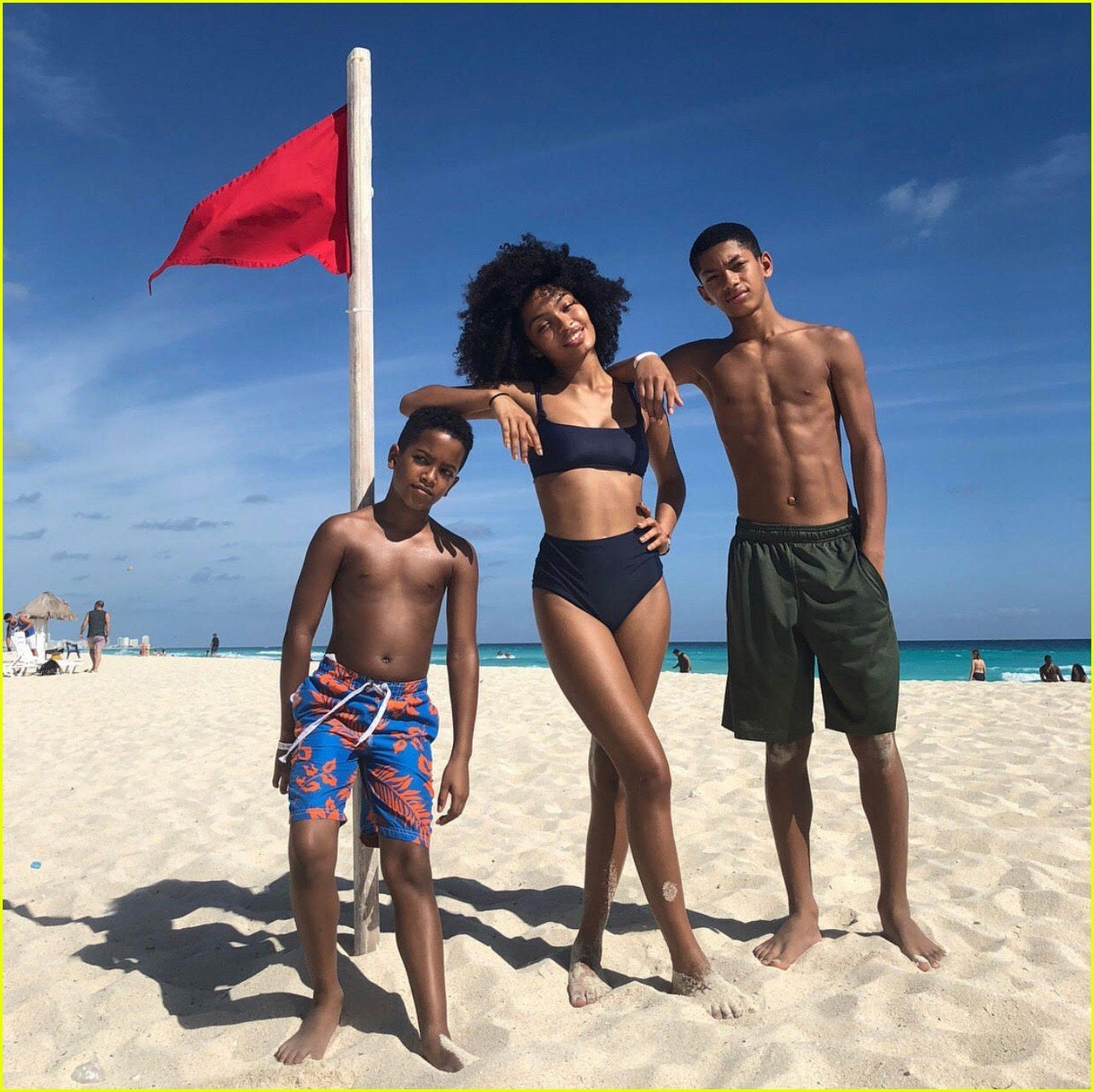 yara shahidi vacations with family in cancun for christmas 03