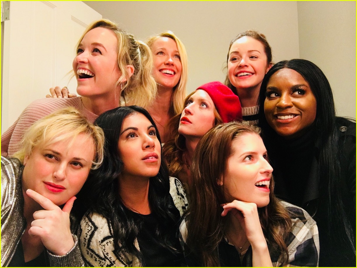 pitch perfect bellas are obsessed with each other in real lilfe 01