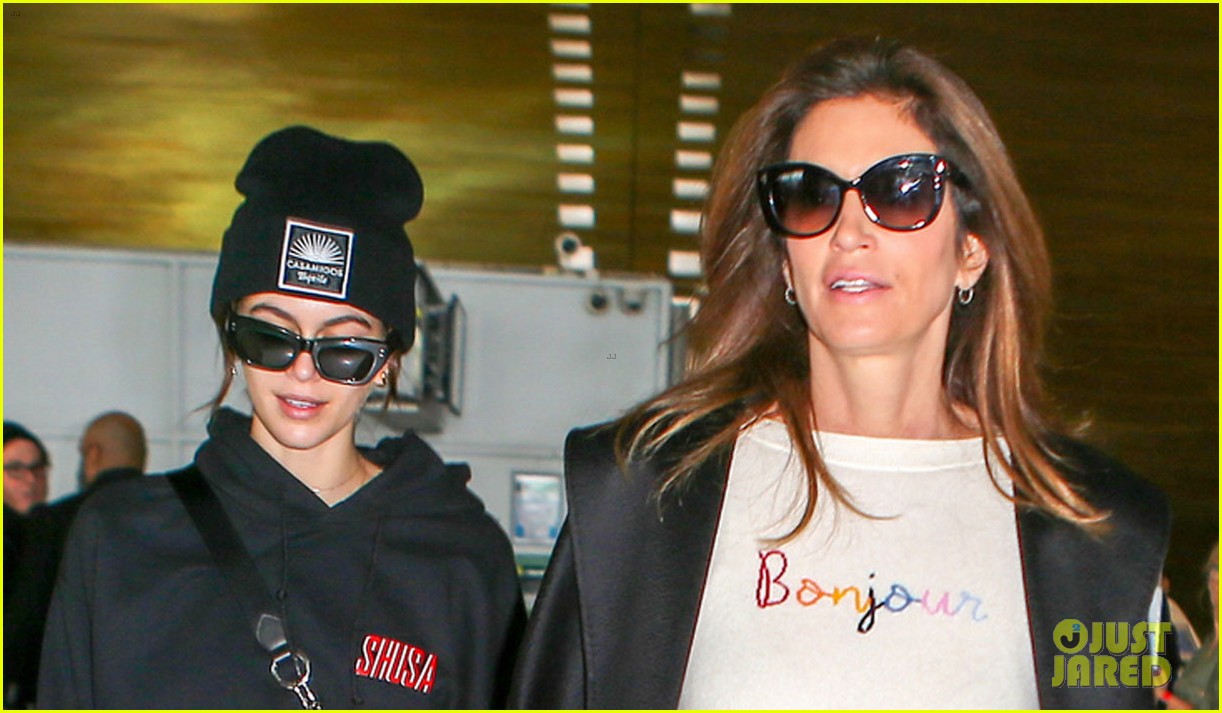 cindy crawford and daughter kaia gerber touch down in paris 09