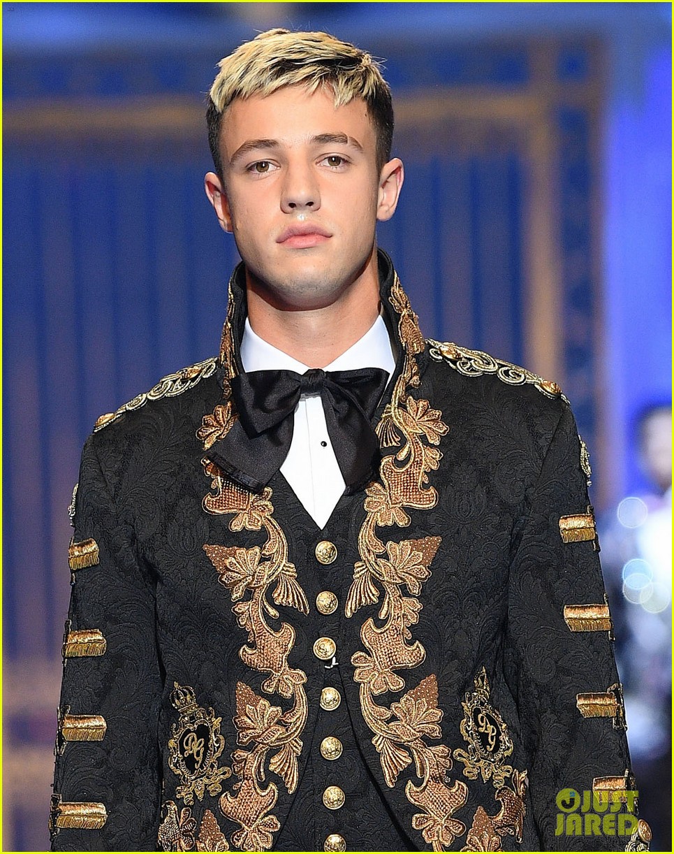 cameron dallas is shirtless royalty at dolce and gabana show in milan 05